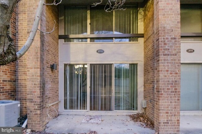 Building Photo - 1775 S Hayes St