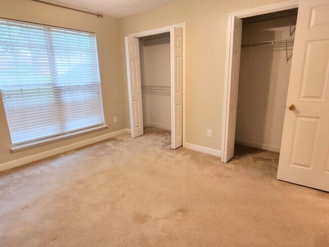 Building Photo - 241 Bainbridge Dr