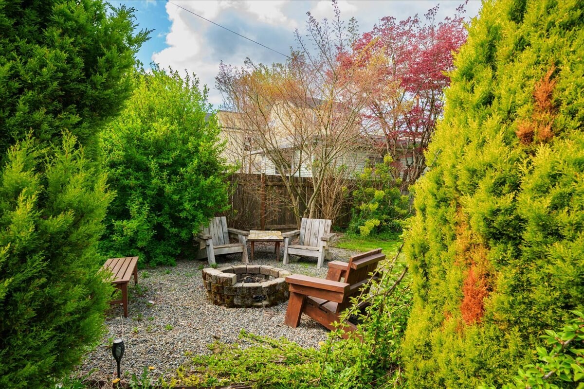 Building Photo - 817 S Sullivan St