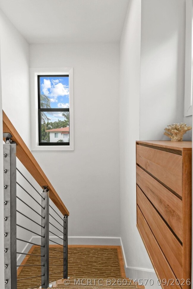 Building Photo - 226 Oleander Ave