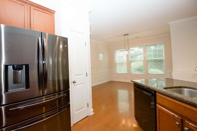 Building Photo - Charming 3 bed, 2.5 bath home with bonus t...