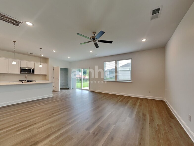 Building Photo - 6066 Rosemore Ln