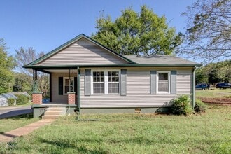 Building Photo - Charming Renovated Ranch Style Home With  Hardwood Flooring and White Cabinetry