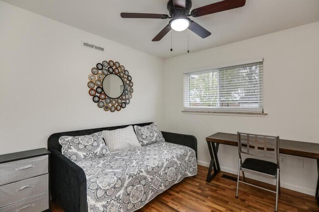 Building Photo - 9215 Tavistock Dr