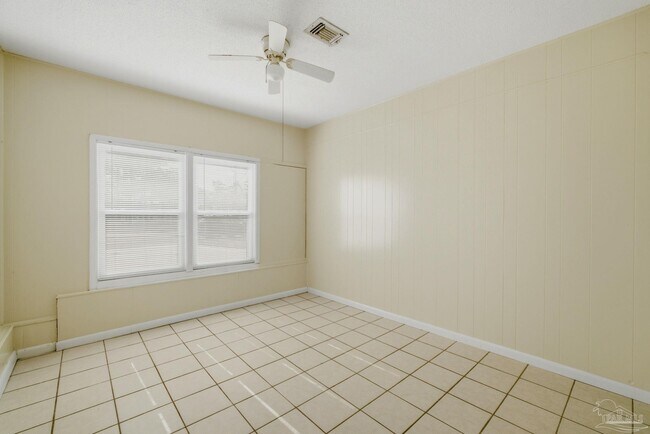 Building Photo - 5641 Hibiscus Rd