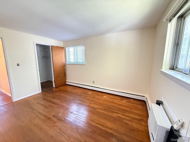 Building Photo - 95 Graywood Rd