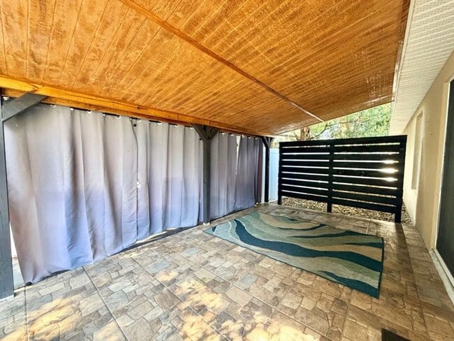 Building Photo - Modern Living Meets Prime Location with this Stunning 4/2!