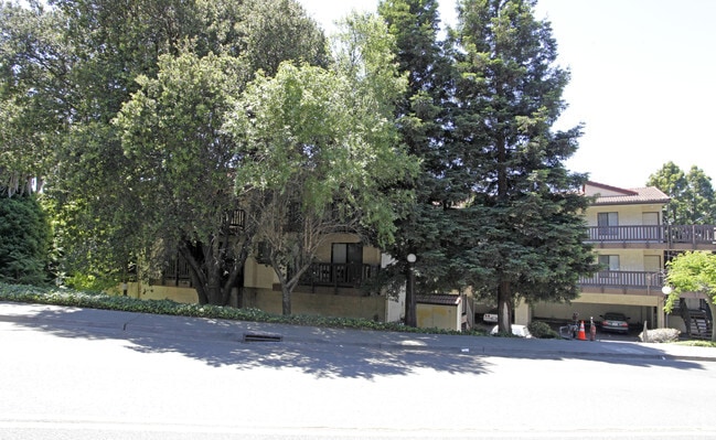 Building Photo - Fletcher Gardens Apartments