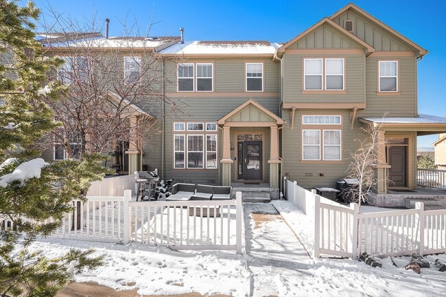 Building Photo - Newer Build Townhome in the Meadows Availa...