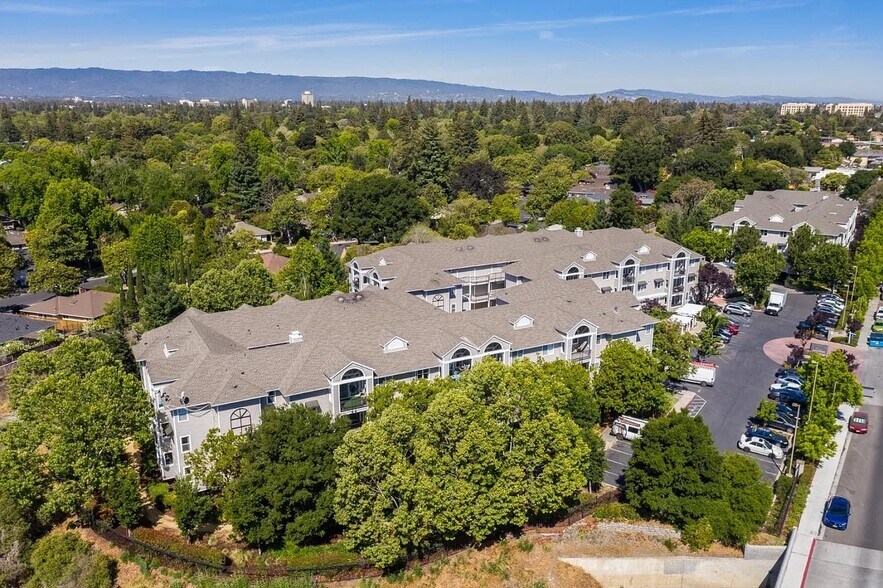 Building Photo - 1982 W Bayshore Rd