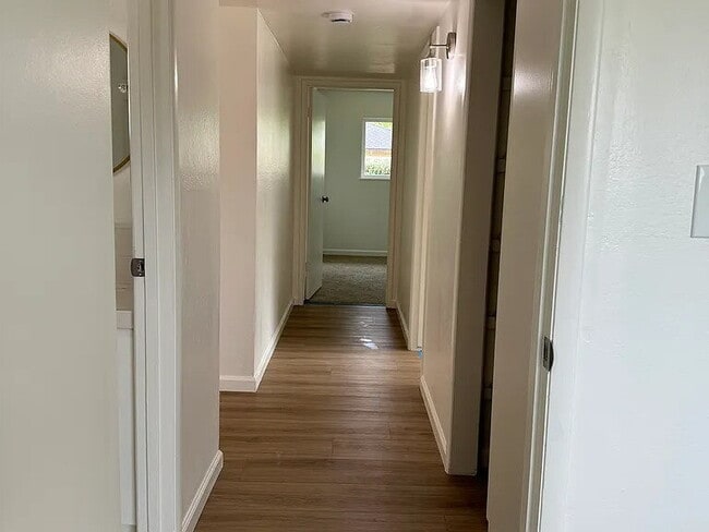 Building Photo - Freshly remodeled home
