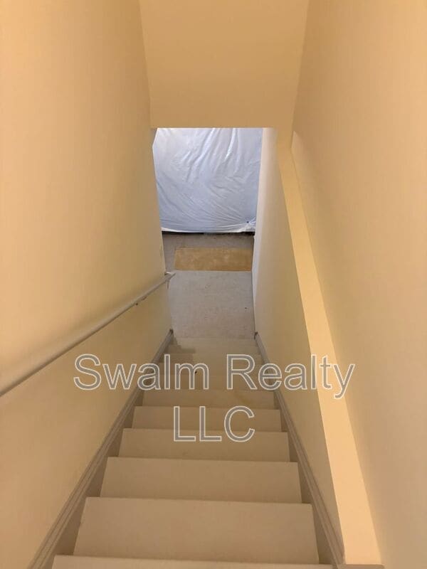 Building Photo - 1074 E Davinci Dr