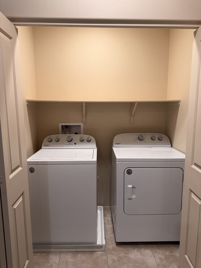 Building Photo - 4239 E Columbus Park Pl