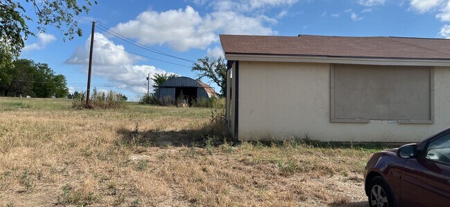 Building Photo - 4 Bedroom, 2 Bathroom Home