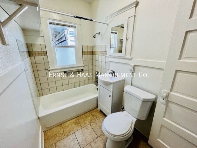 Building Photo - 826 Magnolia Ave