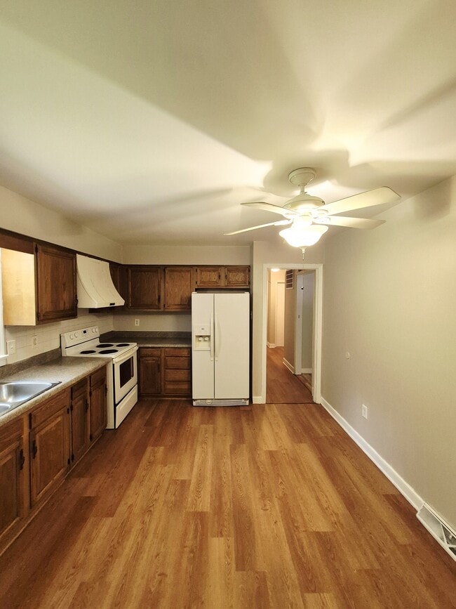 Building Photo - 3041 Clintwood Rd