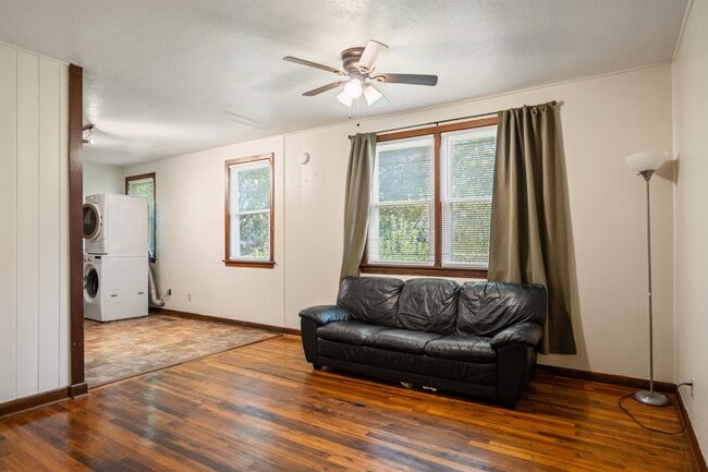 Building Photo - 1605 Akridge Dr