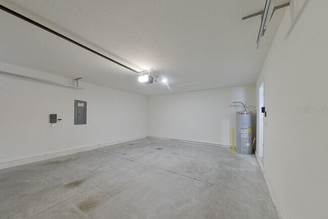 Building Photo - 4445 SW 85 Ln