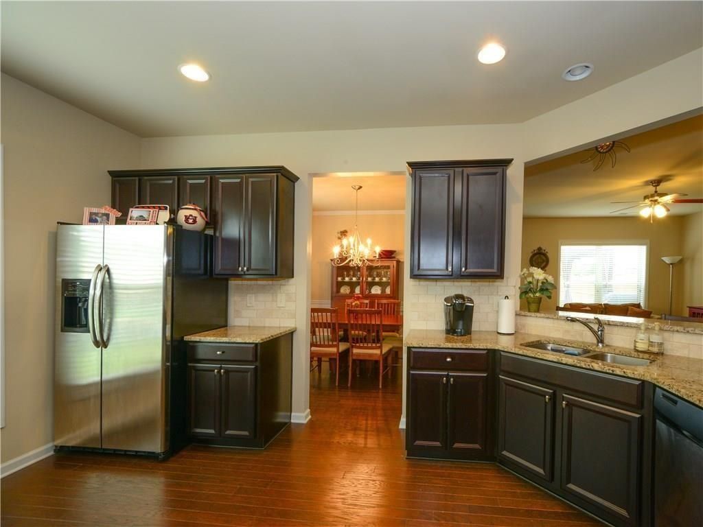 Building Photo - 5940 Weddington Dr