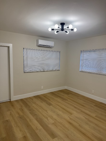 Building Photo - 5410 NE 22nd Terrace