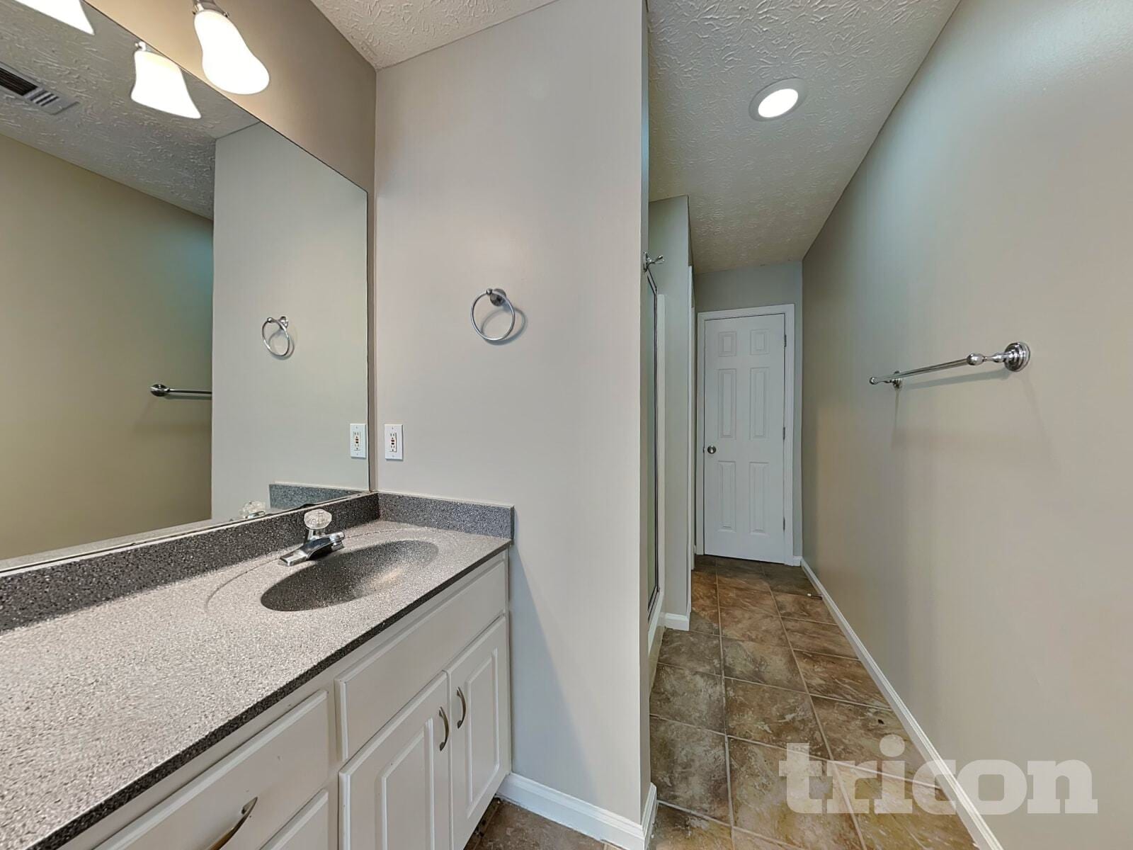 Building Photo - 2051 Meadowglen Ln