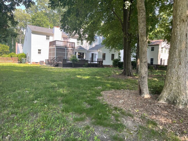 Building Photo - 403 Coach Hovis Dr