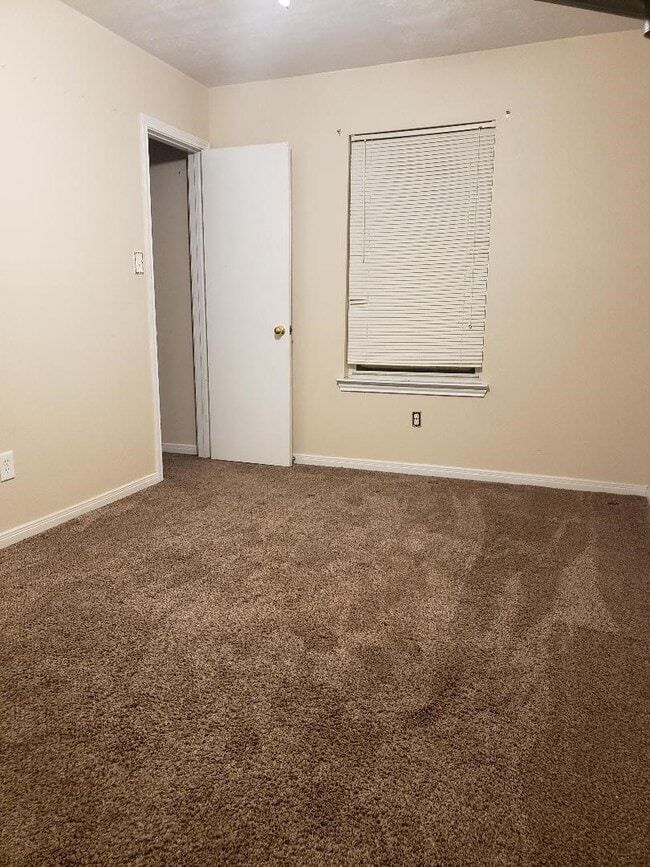 Building Photo - 16123 Catbird Ct
