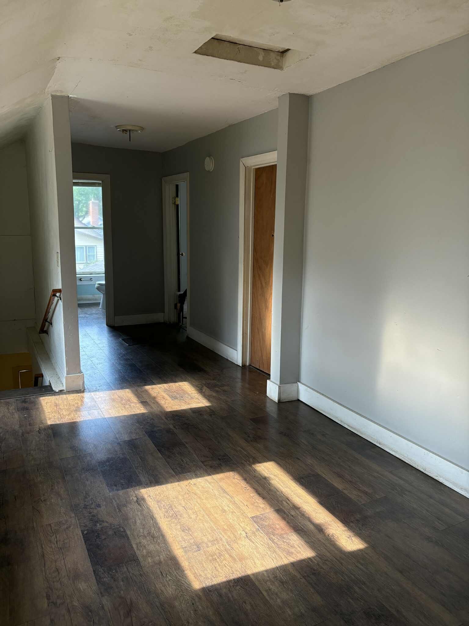 Building Photo - 945 W 9th St