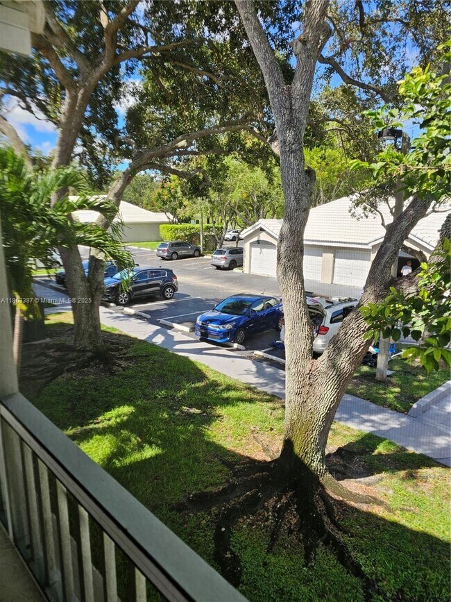 Building Photo - 2811 N Oakland Forest Dr