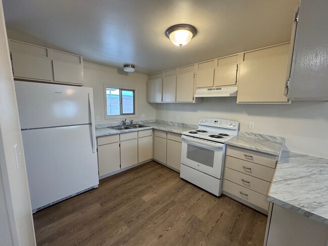 Building Photo - Newly renovated 3 bed 2 bath