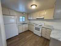 Building Photo - Newly renovated 3 bed 2 bath
