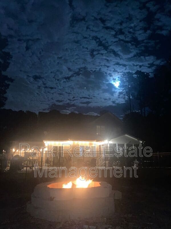 Building Photo - 215 Harrison Pond Dr