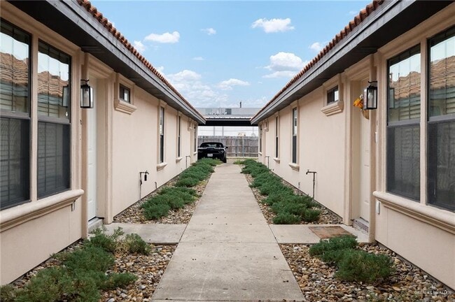 Building Photo - 13 Shasta Ave