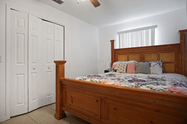 Building Photo - 4 Bedroom Home Now Available