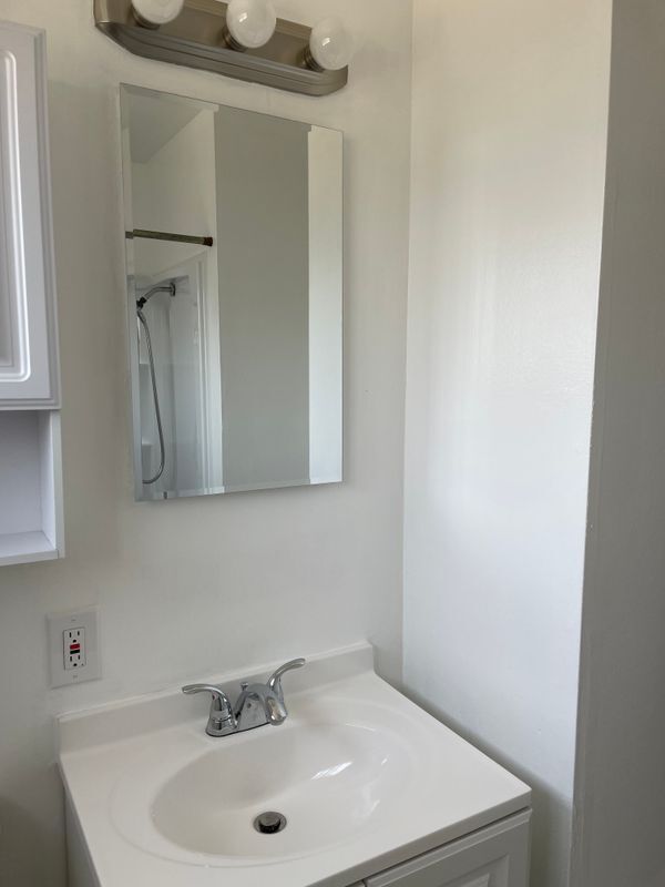 Building Photo - 919 Joann St