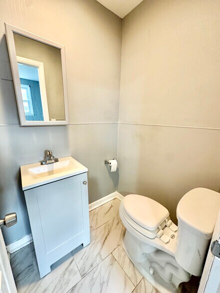 Building Photo - 338 Broad St