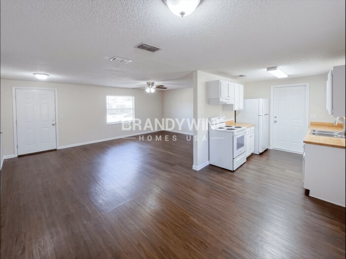 Building Photo - 5937 Camaro Dr W