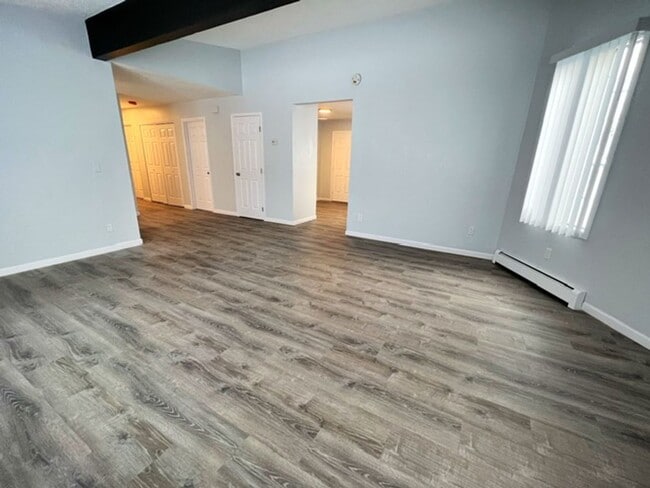 Building Photo - 381 Pauline St