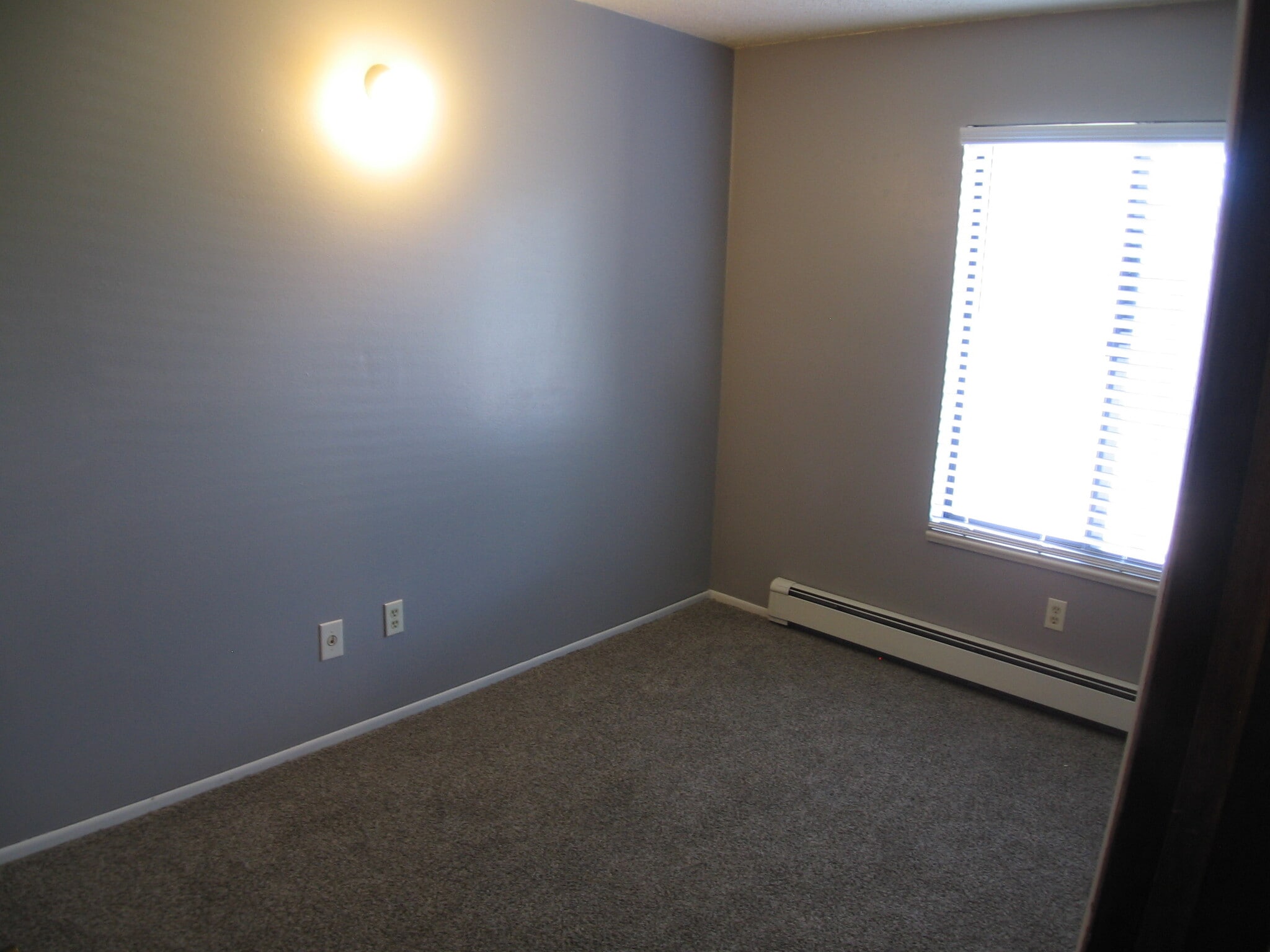 Building Photo - 3231 Lakeside Dr