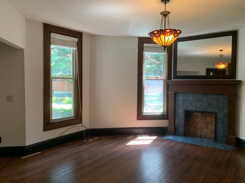 Building Photo - 427 N Washington St