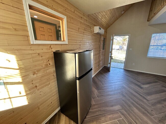 Building Photo - Highview Dr (MN)