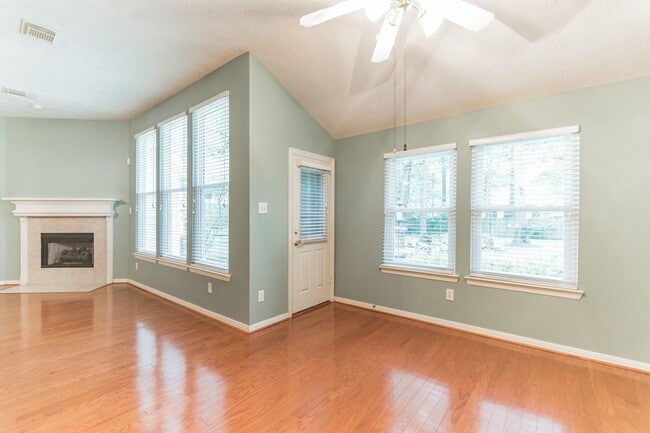 Building Photo - 519 Mesquite Dr