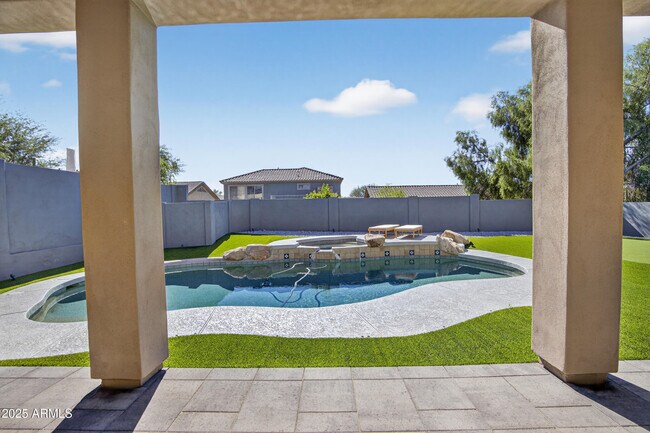 Building Photo - 10587 E Sheena Dr