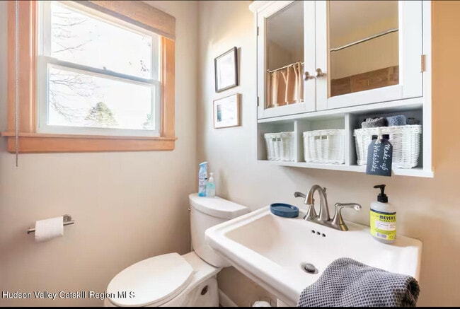 Building Photo - 37 Garage Place Rd