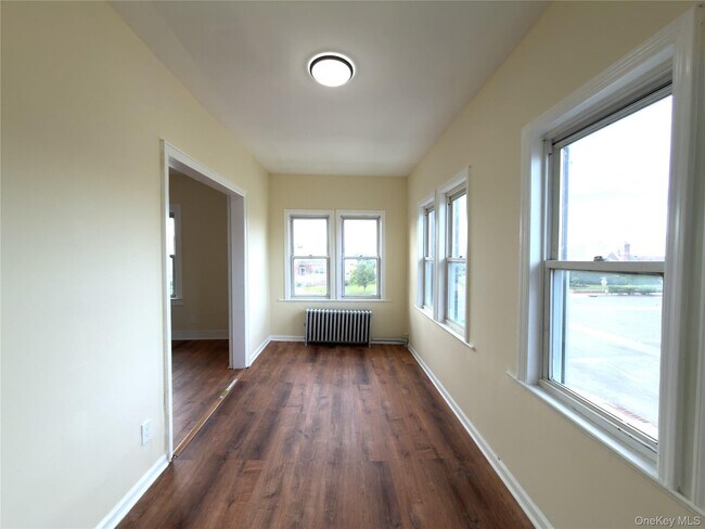 Building Photo - 302 W Hudson St