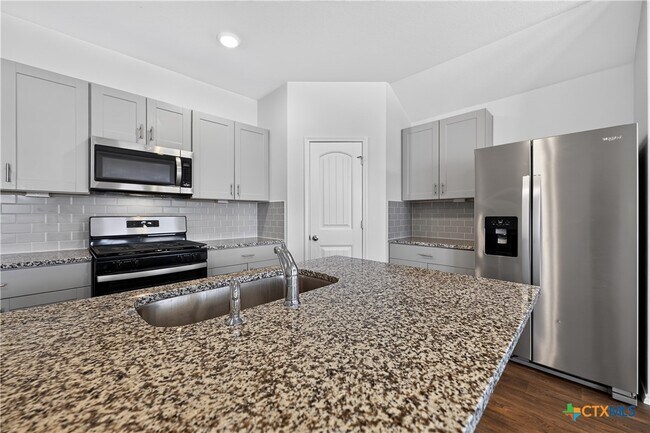 Building Photo - 326 N Richland Dr