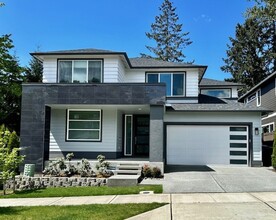 Building Photo - Large luxurious 5 bedroom Home in Renton