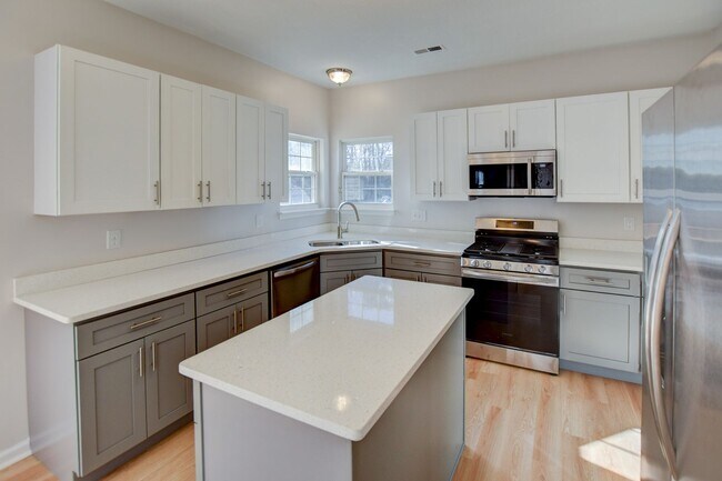 Building Photo - 2112 Seastone Trce