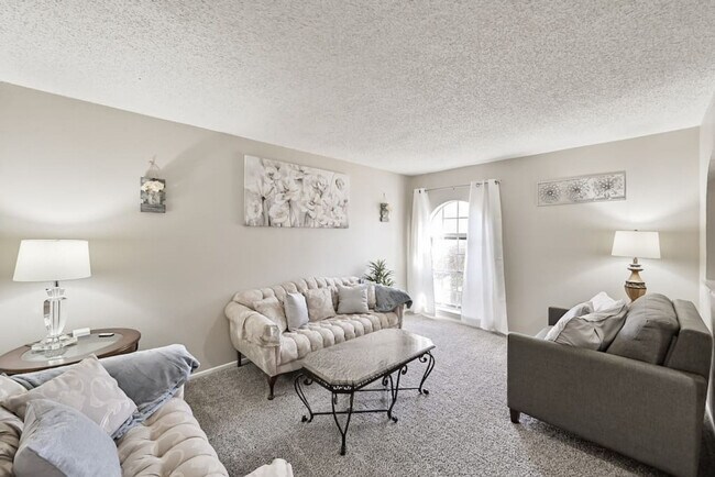 Building Photo - 1712 Meadowlane Terrace