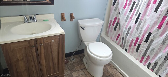 Building Photo - 3224 E 117th St